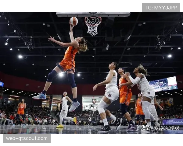 菲尼克斯水星队社区活动, Mercury球员指导青少年篮球训练 菲尼克斯水星队社区活动, Mercury球员指导青少年篮球训练