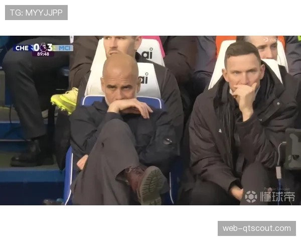 斯坦福桥球场客队看台高唱“我们是冠军”，曼城球迷远征军声势浩大